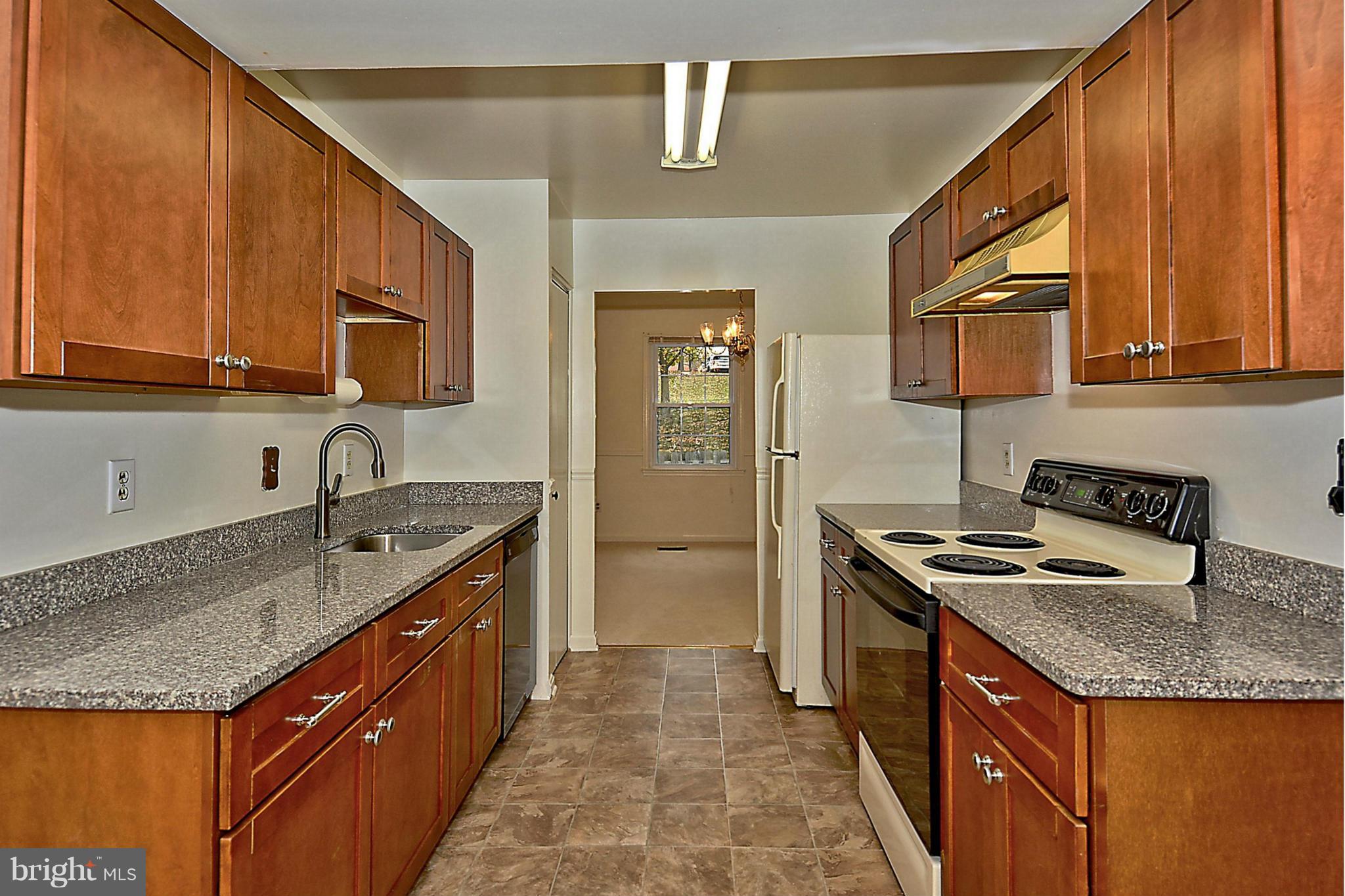 48 Oak Shade Road Gaithersburg, MD 20878 - Photo 3 of 30 Kitchen with Granite Counters & New Cabinets