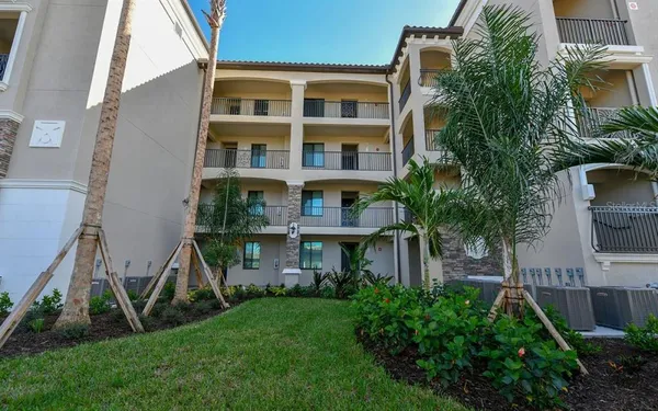 $2,950 | 17006 Vardon Terrace, Unit 208, Bradenton, FL 34211