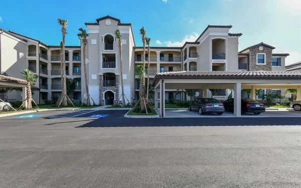 $2,950 | 17006 Vardon Terrace, Unit 208, Bradenton, FL 34211