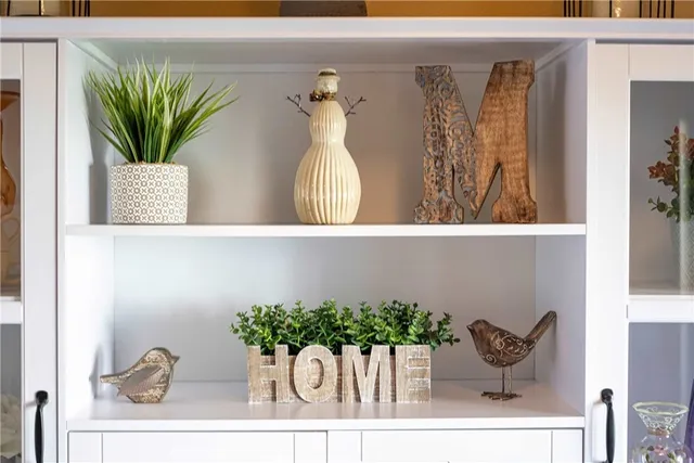 a sign that is on the wall of a building