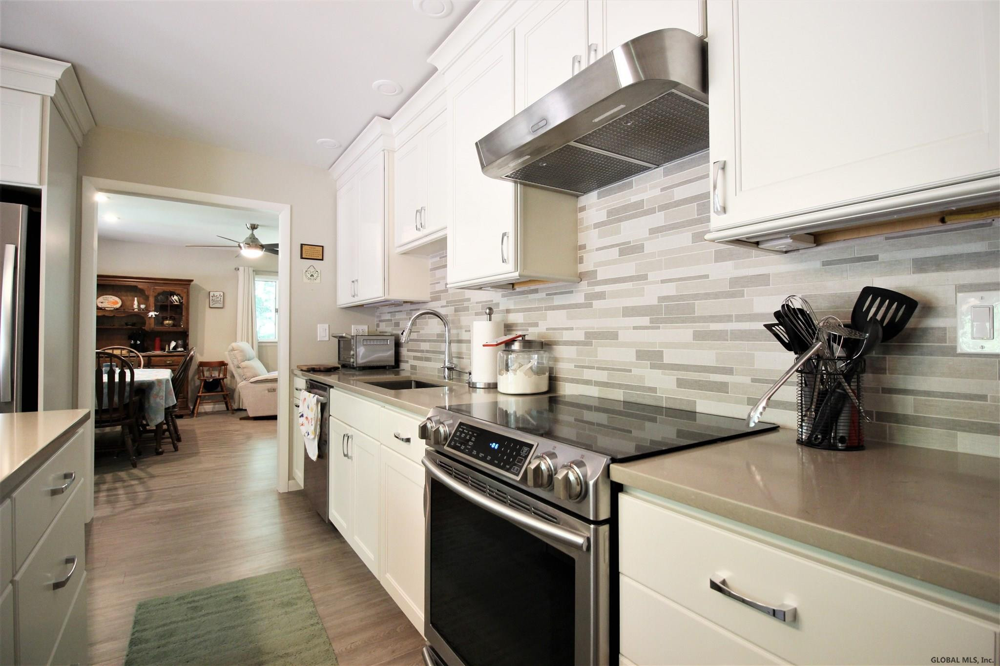 72 Smith Road Halfmoon, NY 12118 - Photo 5 of 42 Photo 5