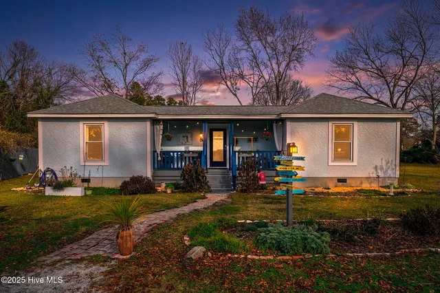 $300,000 | 608 Church Street, Oriental, NC 28571