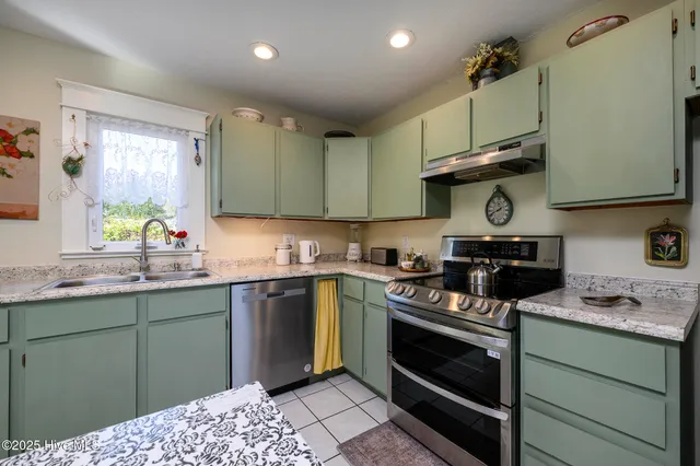 $300,000 | 608 Church Street, Oriental, NC 28571