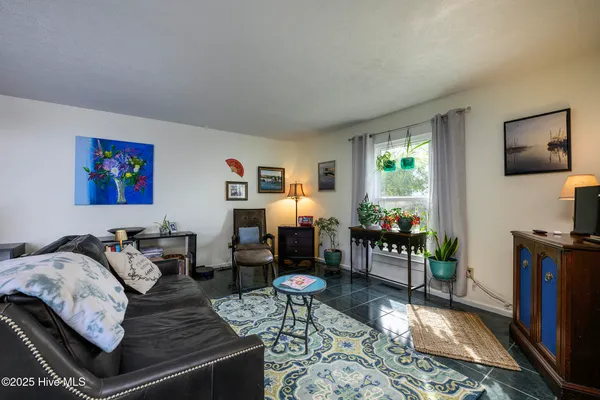 $300,000 | 608 Church Street, Oriental, NC 28571