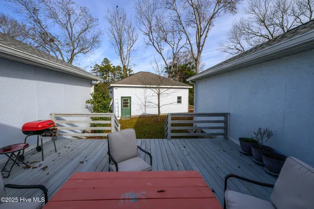 $300,000 | 608 Church Street, Oriental, NC 28571