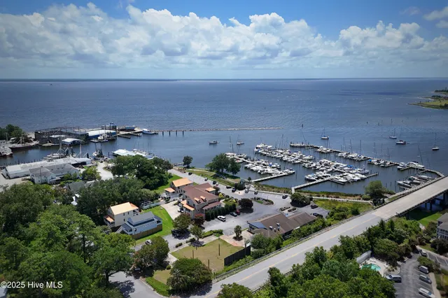 $300,000 | 608 Church Street, Oriental, NC 28571