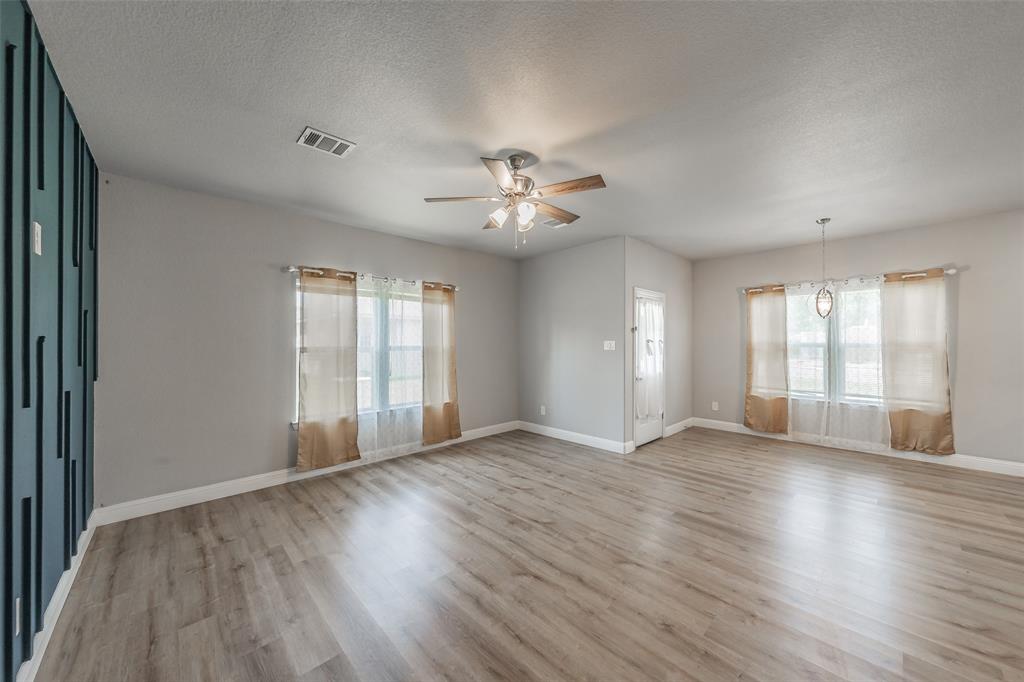 402 Robbins Street Cleburne, TX 76031 - Photo 30 of 40