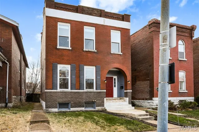 $198,900 | 3204 Dakota Street, St. Louis, MO 63111