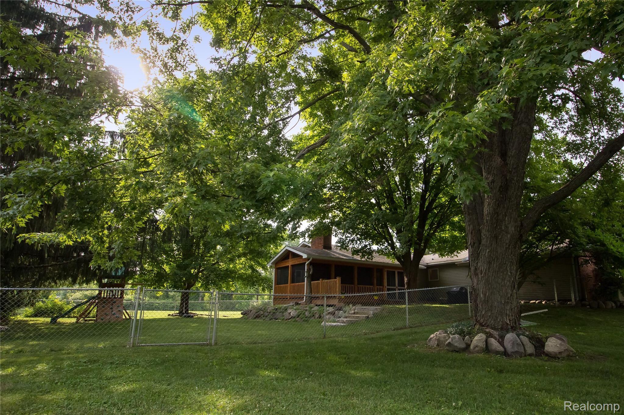 9270 Hilton Road Brighton, MI 48114 - Photo 27 of 34 IMG_9794.jpg
