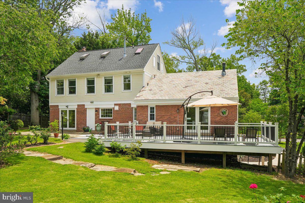 1305 Key Drive Alexandria, VA 22302 - Photo 37 of 64 a front view of a house with a garden