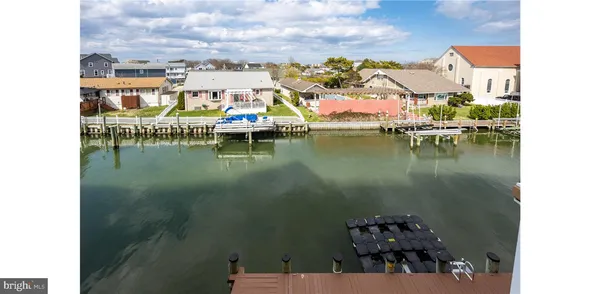 a view of residential houses with outdoor space