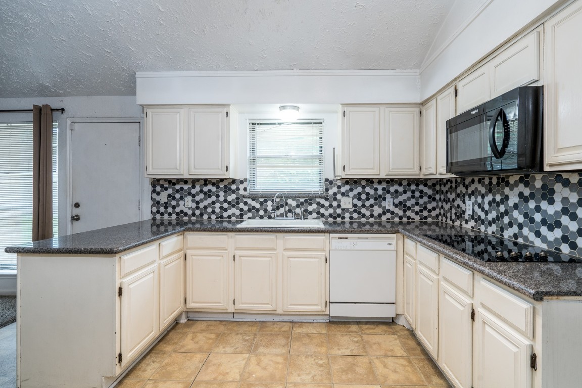 5018 Fitzwater Drive Spring, TX 77373 - Photo 15 of 27 Plenty of countertop and cabinet space!