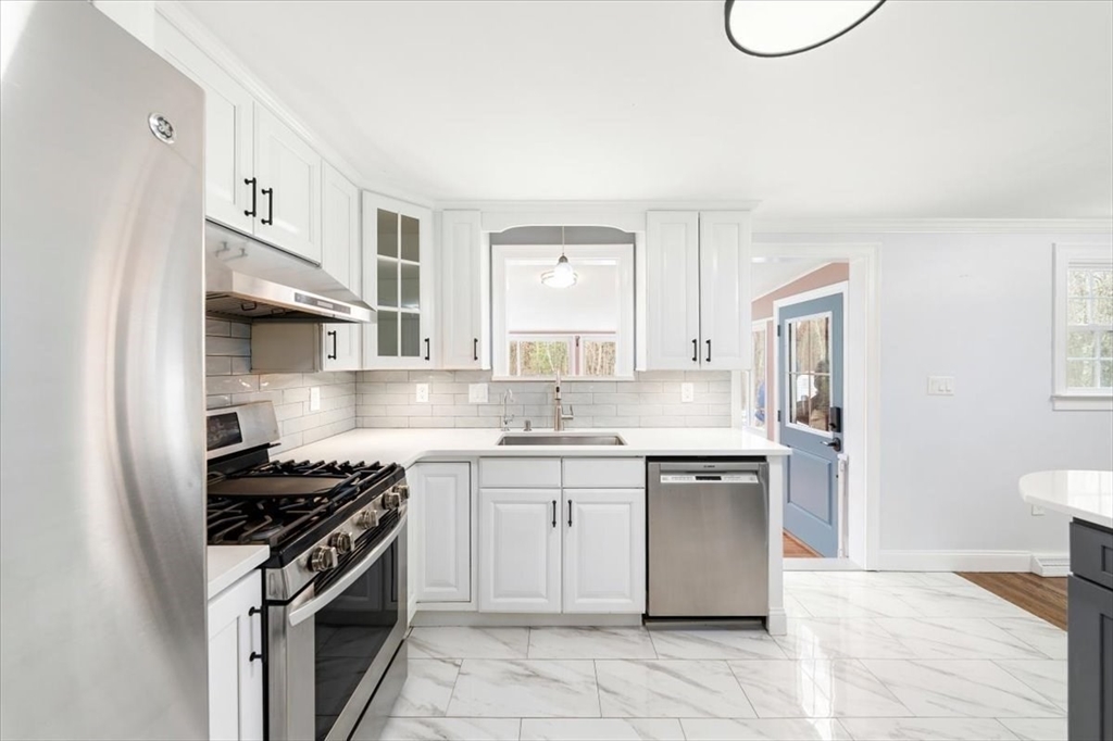 143 Samoset Drive Hanover, MA 02339 - Photo 18 of 41