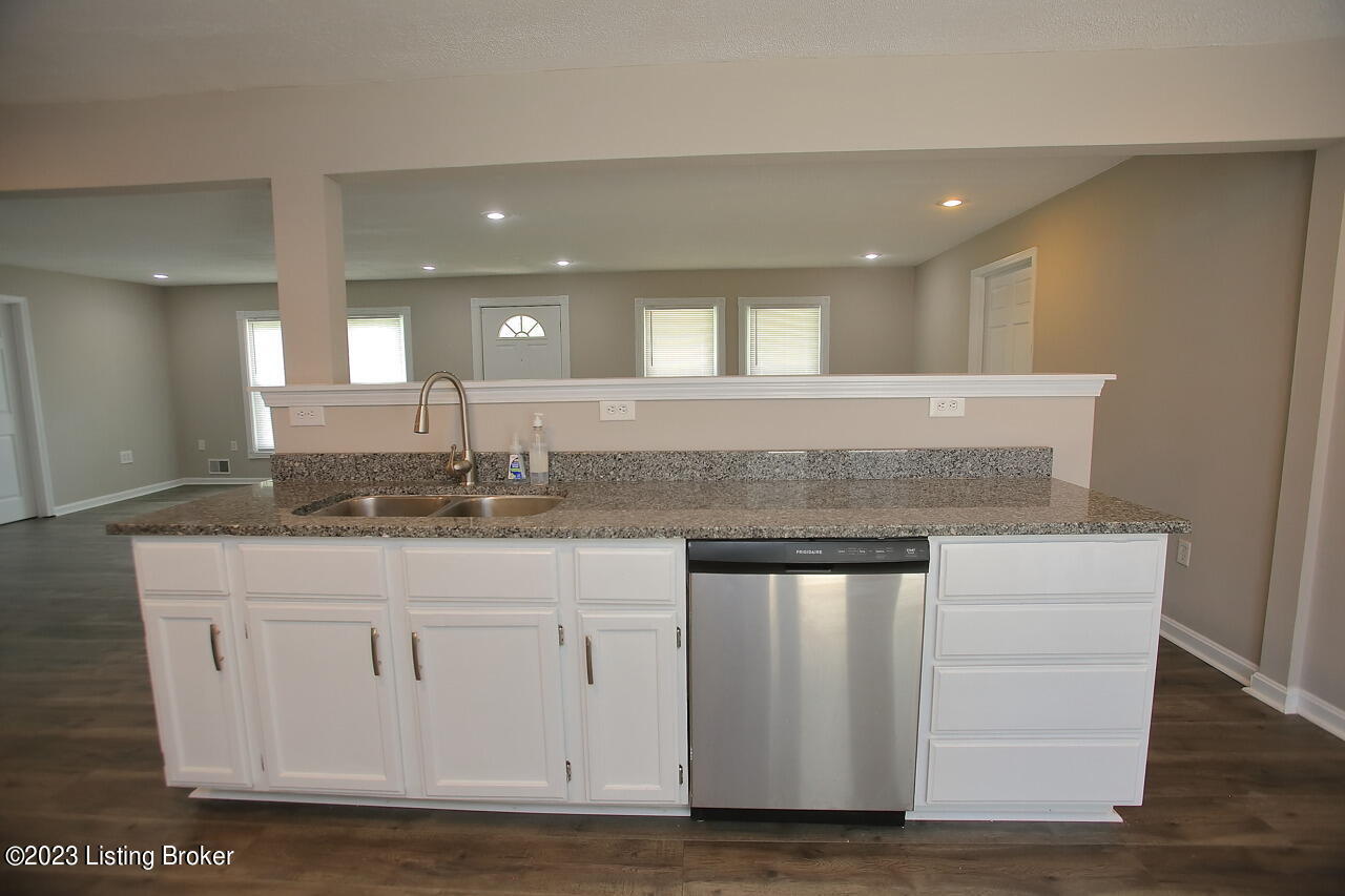 4122 Riedley Road Louisville, KY 40216 - Photo 11 of 41 Kitchen