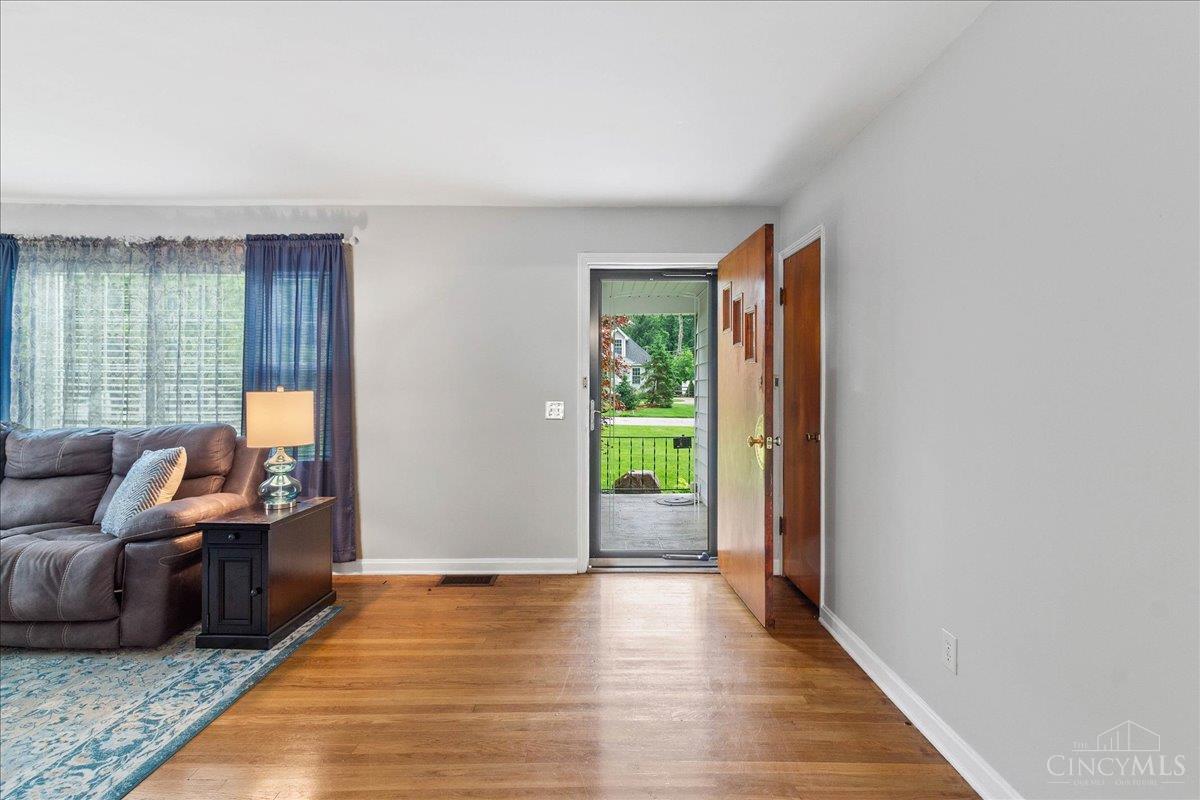 1001 Gaskins Road Cincinnati, OH 45245 - Photo 3 of 27 Gallery Image 3