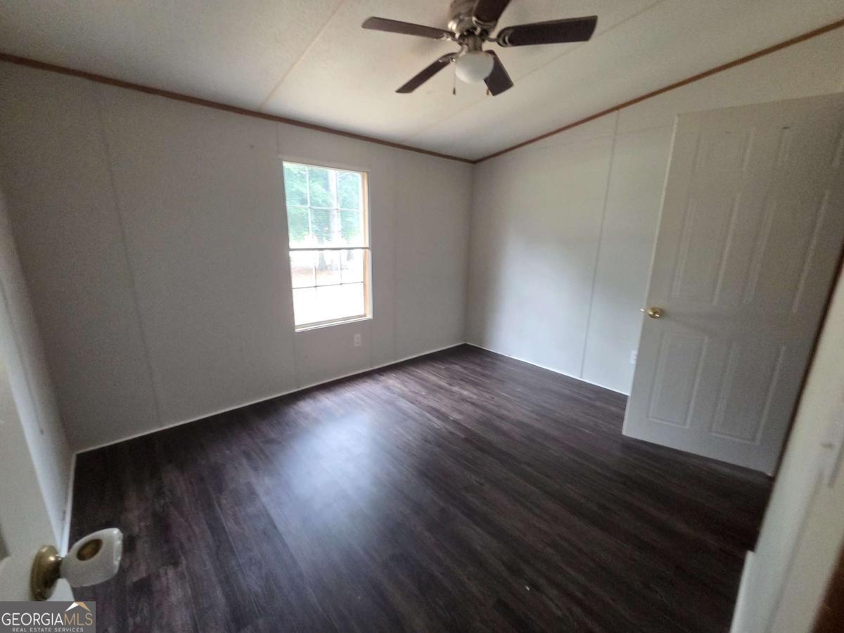 147 Barn Rd Circle Jesup, GA 31545 - Photo 4 of 9