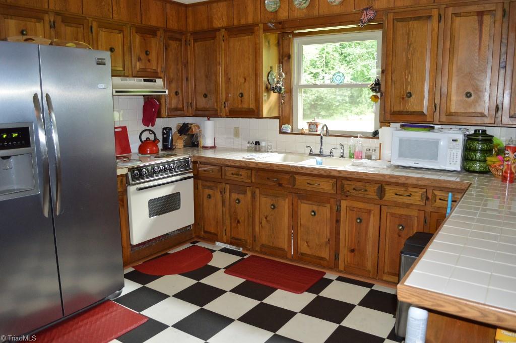 299 Union Cross Road Dobson, NC 27017 - Photo 6 of 14 Gallery Image 6