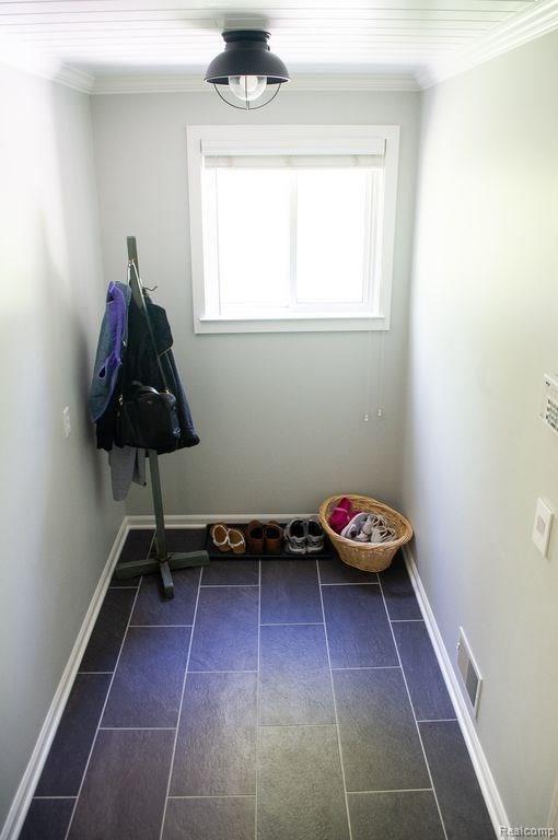3377 Hazelton Avenue Rochester, MI 48307 - Photo 15 of 50 15mudroom.jpg