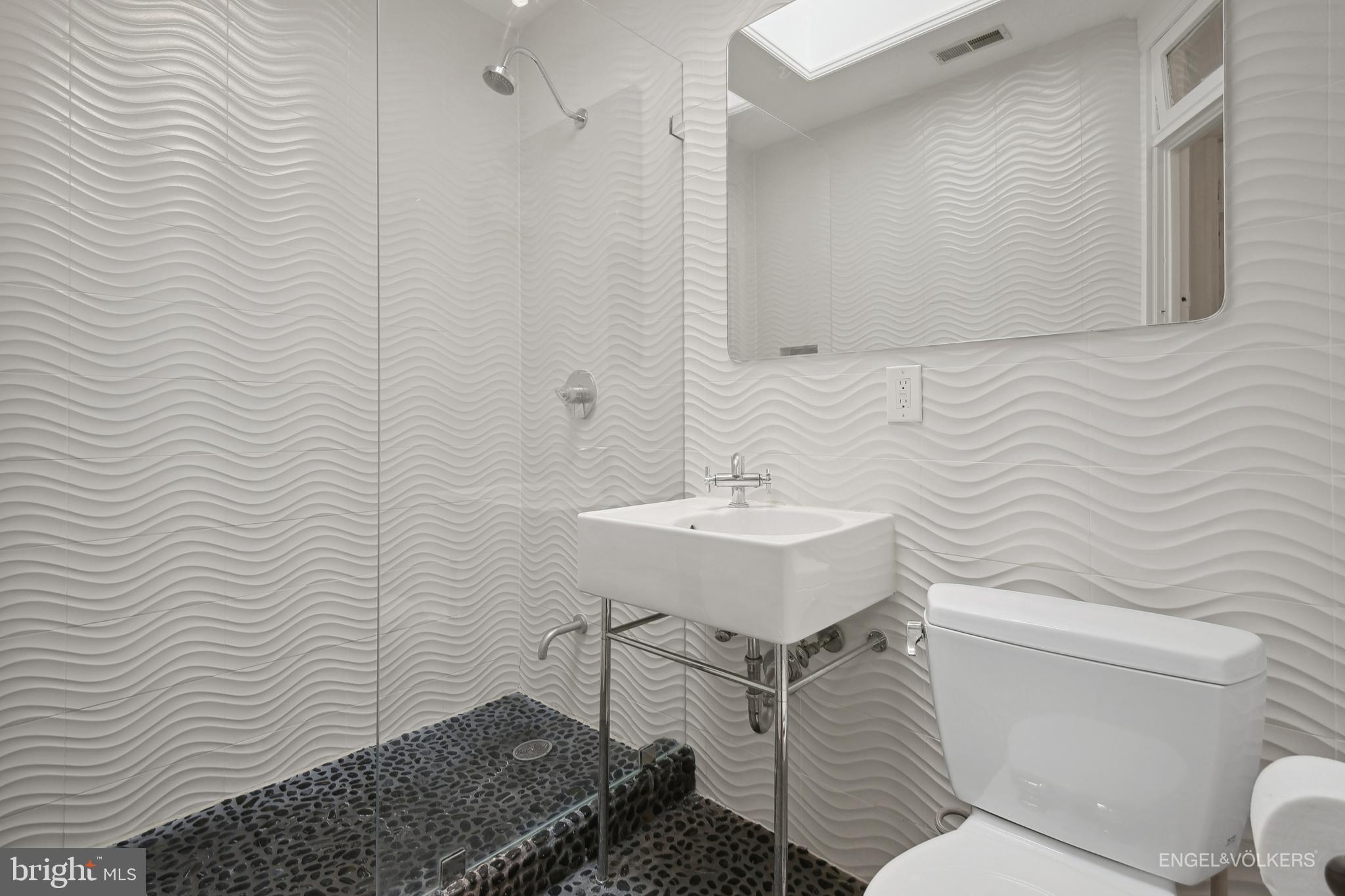 38 Sherman Circle Northwest Washington, DC 20011 - Photo 8 of 15