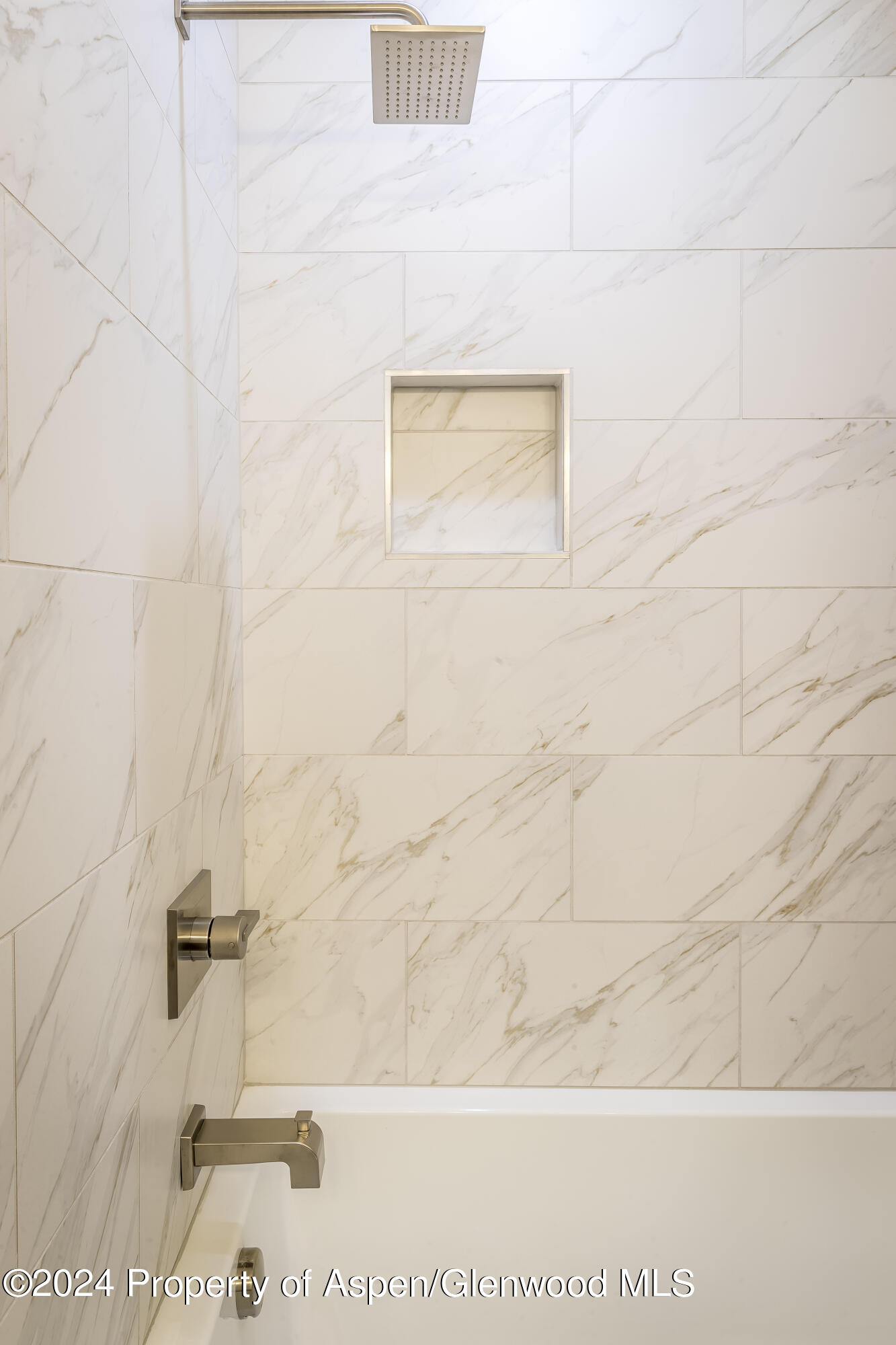601 Little Cloud New Castle, CO 81647 - Photo 12 of 18 a bathroom with a bathtub