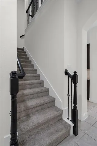 a view of entryway and gallery