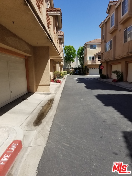 14050 Lemoli Way Hawthorne, CA 90250 - Photo 3 of 39