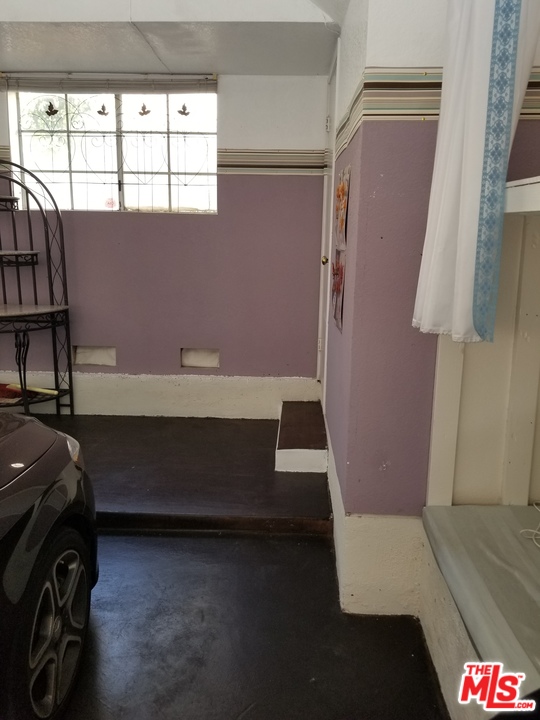 14050 Lemoli Way Hawthorne, CA 90250 - Photo 4 of 39