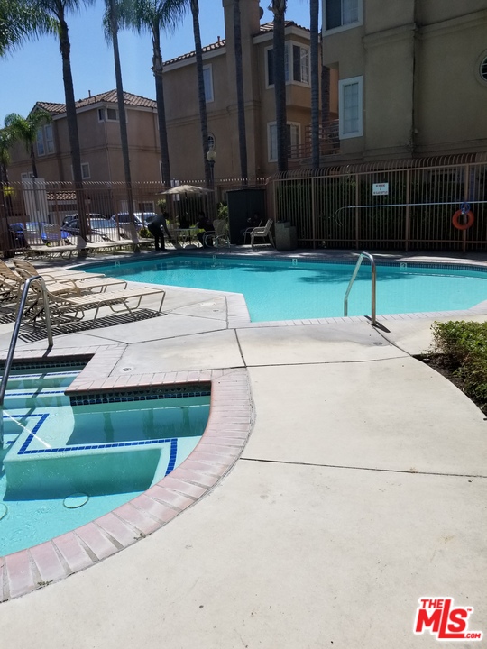 14050 Lemoli Way Hawthorne, CA 90250 - Photo 5 of 39