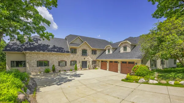 $1,425,990 | 205 Kummrow Court, Wales, WI 53183