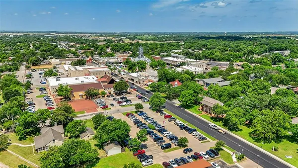 $1,800 | 401 East Pearl Street, Unit 2307, Granbury, TX 76048