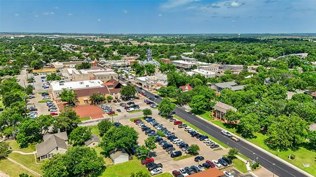 $1,800 | 401 East Pearl Street, Unit 2307, Granbury, TX 76048