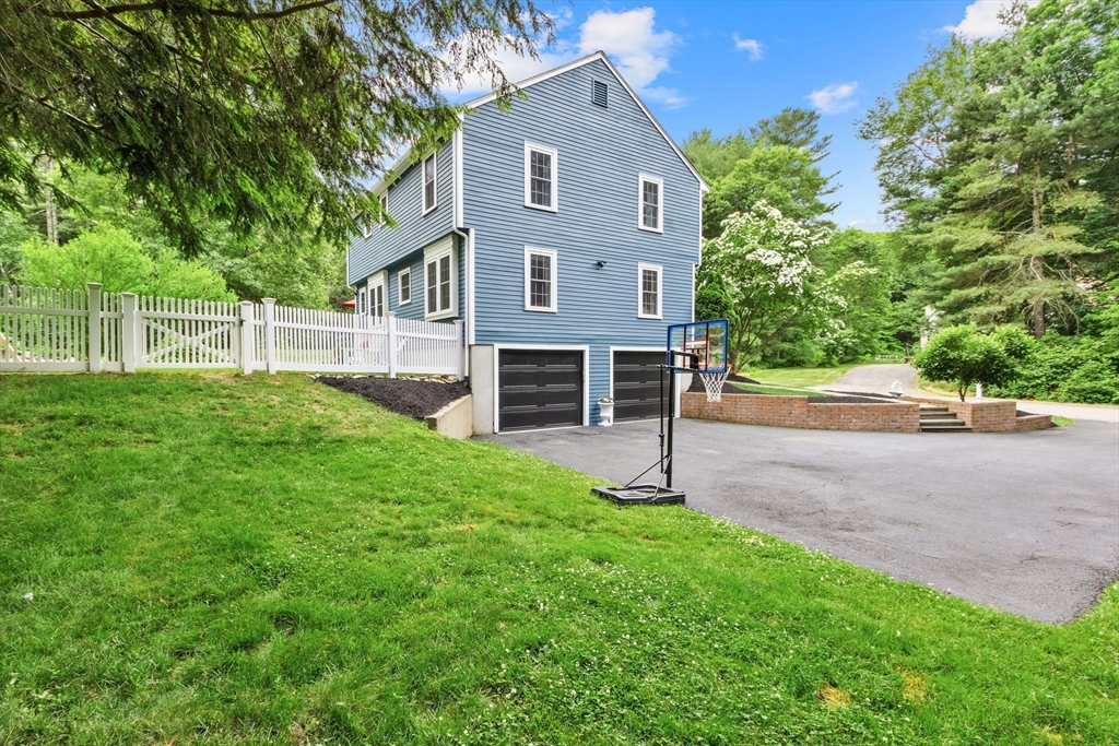 1 Castle Road Medway, MA 02053 - Photo 4 of 37