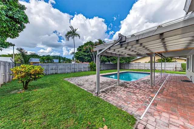 a view of a house with a backyard