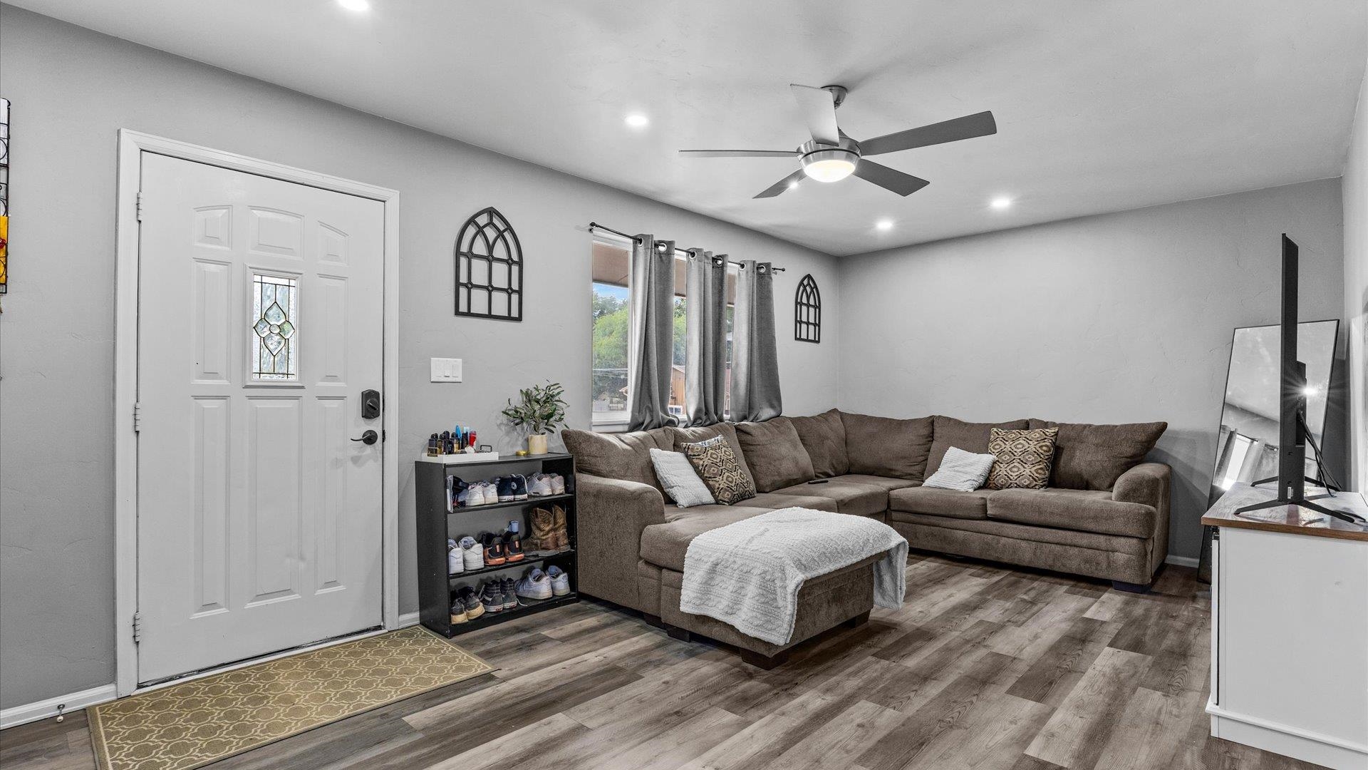 644 32 Road Clifton, CO 81520 - Photo 2 of 26
