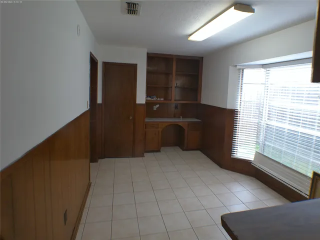 a view of a livingroom with furniture