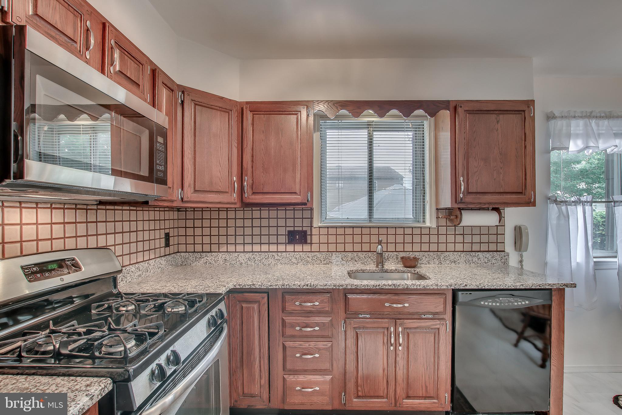 514 Elford Road Fairless Hills, PA 19030 - Photo 7 of 43 Gallery Image 7