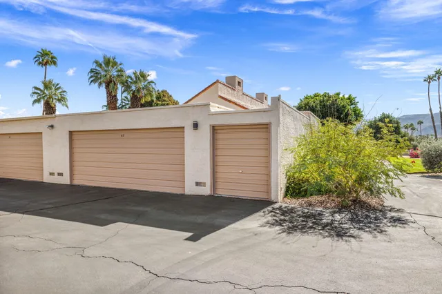 $649,999 | 147 Desert W Drive, Rancho Mirage, CA 92270