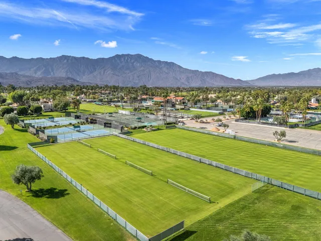 $649,999 | 147 Desert W Drive, Rancho Mirage, CA 92270