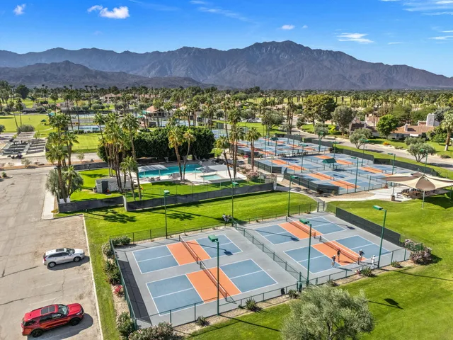 $649,999 | 147 Desert W Drive, Rancho Mirage, CA 92270