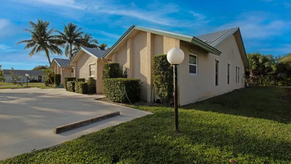 $2,000 | 7609 Southeast Hobe Terrace, Hobe Sound, FL 33455