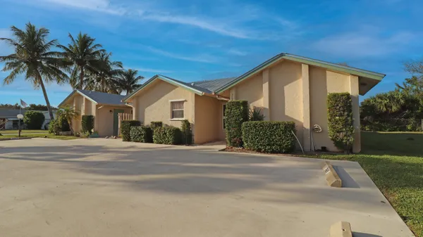 $2,000 | 7609 Southeast Hobe Terrace, Hobe Sound, FL 33455