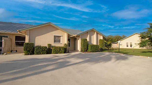 $2,000 | 7609 Southeast Hobe Terrace, Hobe Sound, FL 33455