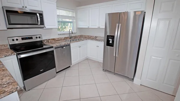 $2,000 | 7609 Southeast Hobe Terrace, Hobe Sound, FL 33455