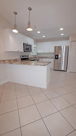 $2,000 | 7609 Southeast Hobe Terrace, Hobe Sound, FL 33455