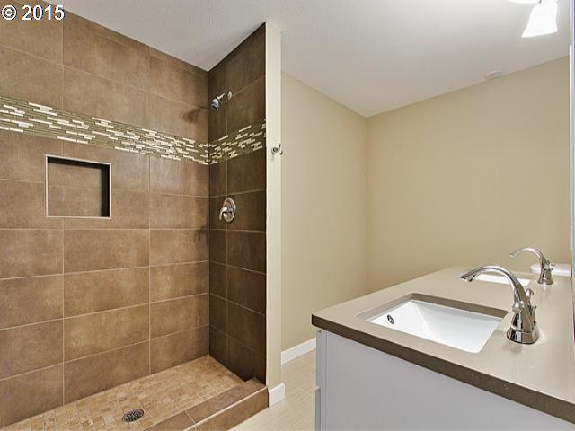 6310 Southwest Alfred Street Portland, OR 97219 - Photo 11 of 15 Gallery Image 11
