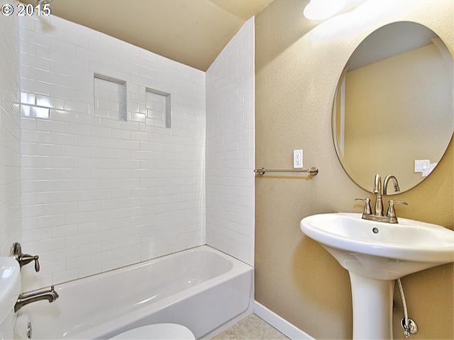 6310 Southwest Alfred Street Portland, OR 97219 - Photo 9 of 15 Gallery Image 9