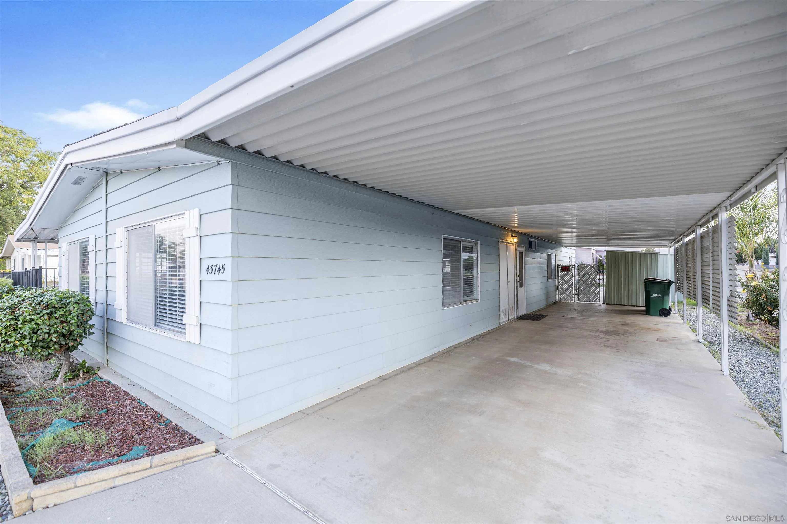 43745 Rassle Drive Hemet, CA 92544 - Photo 9 of 42 Gallery Image 9