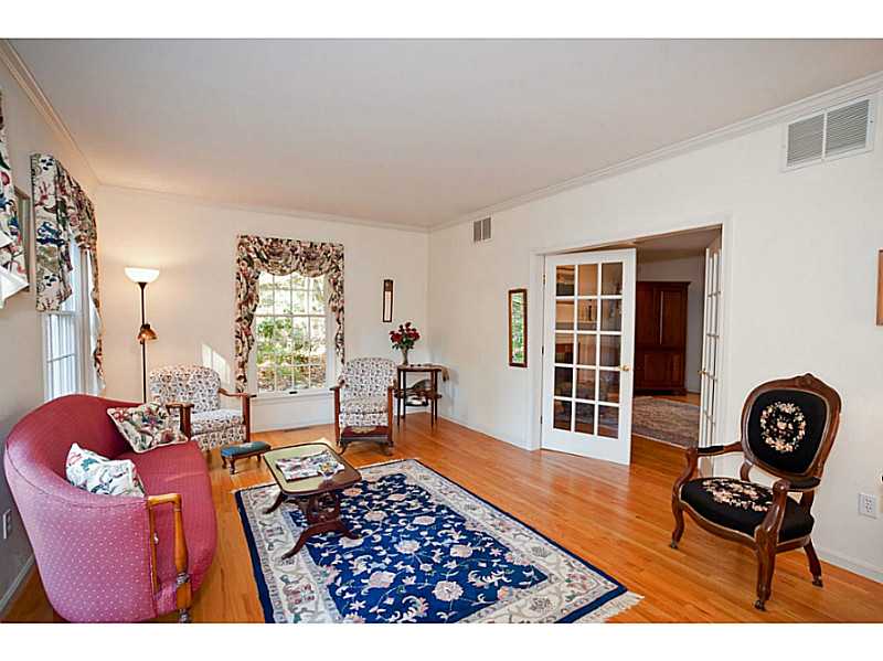 1000 High Hawk Road East Greenwich, RI 02818 - Photo 3 of 25 Living Room.