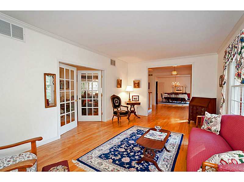 1000 High Hawk Road East Greenwich, RI 02818 - Photo 4 of 25 Living Room.