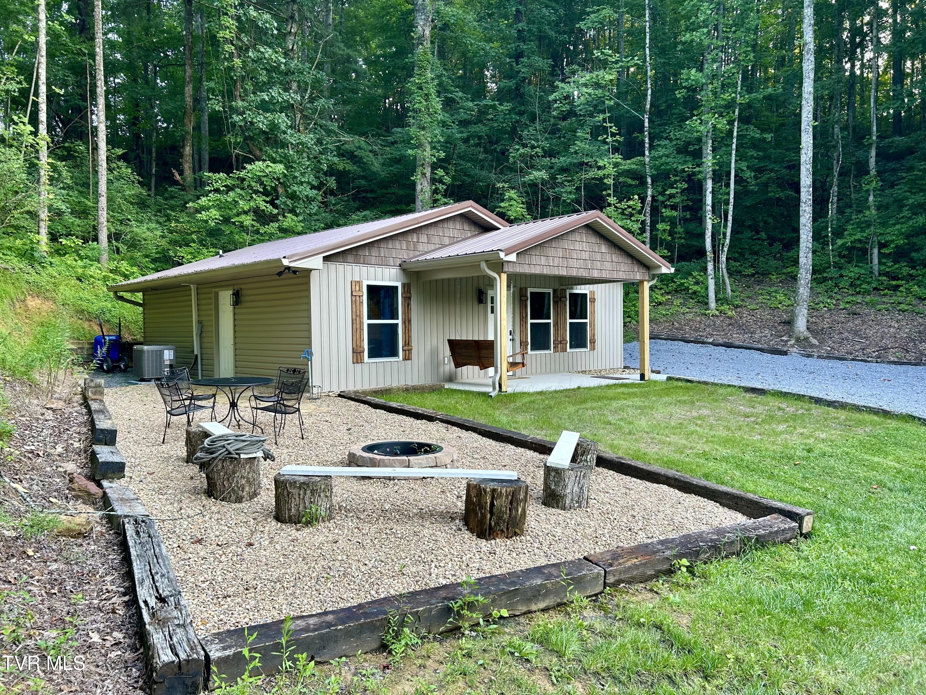 134 Kuhn Road Elizabethton, TN 37643 - Photo 1 of 38 IMG_1846